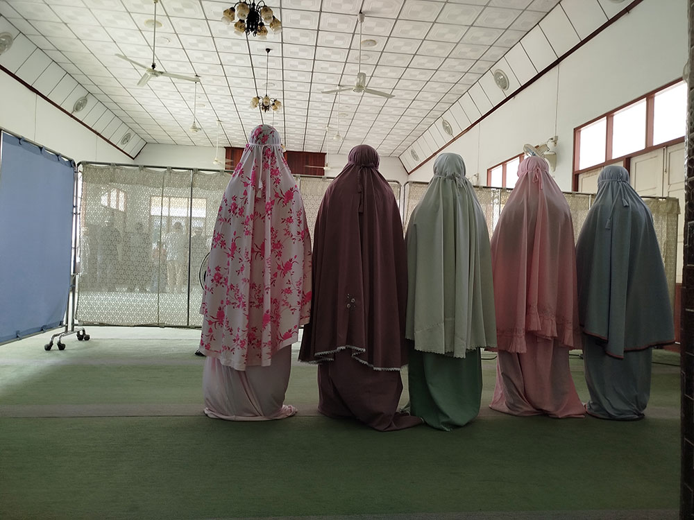 نماز در مسجد شهر آیوتایا